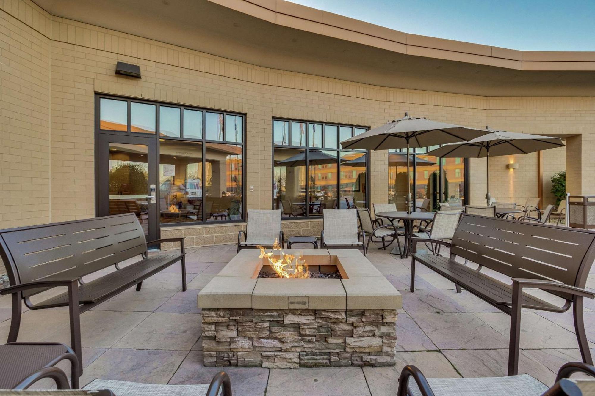 Hilton Garden Inn Milwaukee Airport Extérieur photo