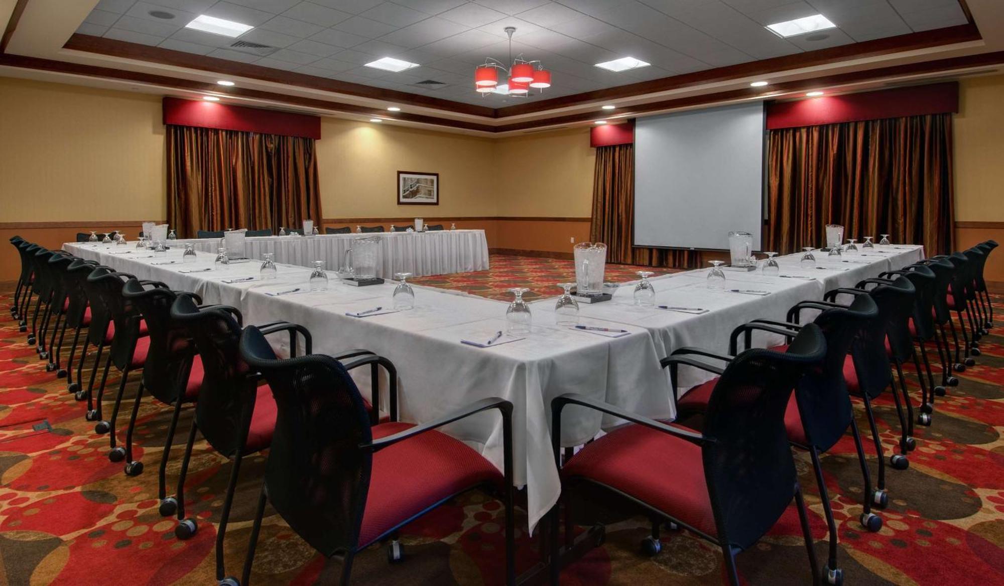 Hilton Garden Inn Milwaukee Airport Business photo